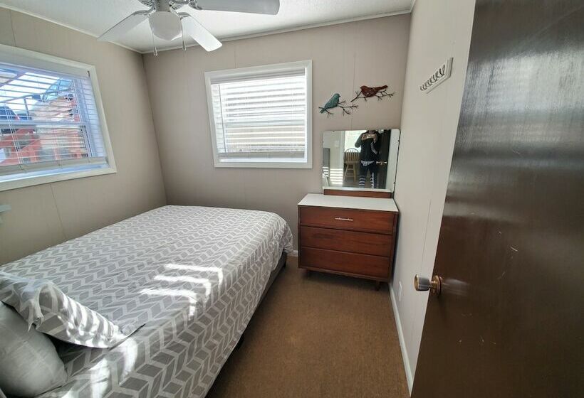 בקתה, Lake Breeze Resort