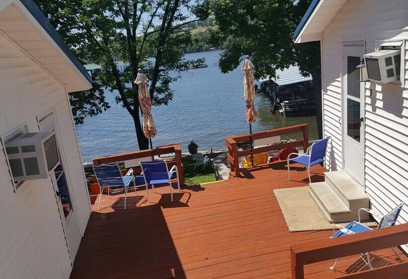 בקתה, Lake Breeze Resort