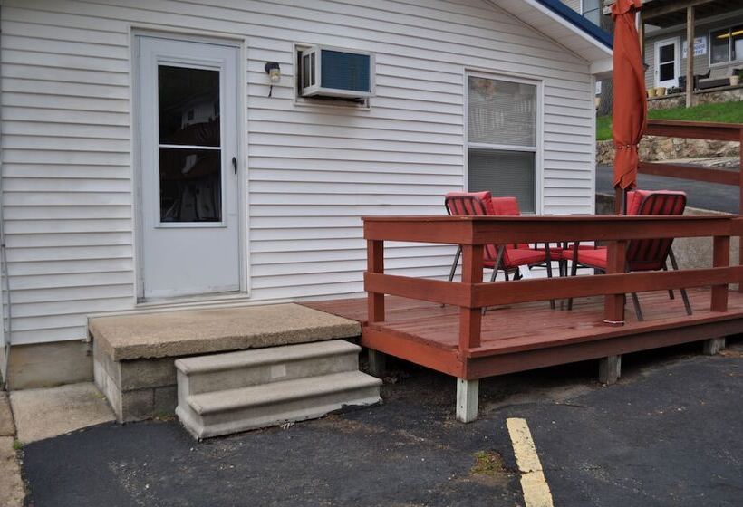 בקתה, Lake Breeze Resort