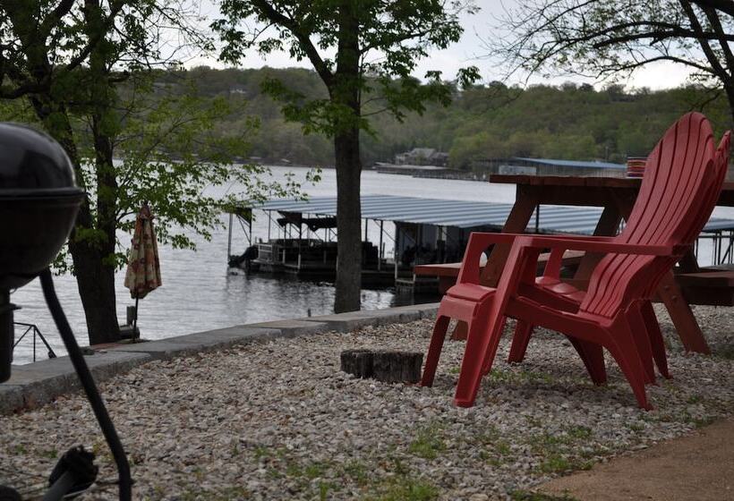 בקתה, Lake Breeze Resort