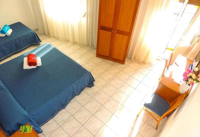 اتاق استاندارد سه نفره, Lungomare