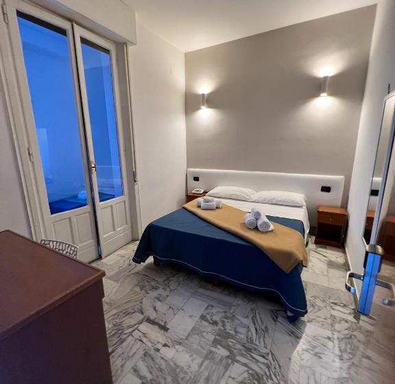 اتاق استاندارد سه نفره, Lungomare