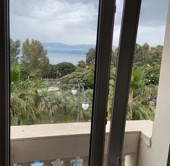 سوییت با چشم‌انداز دریا, Lungomare