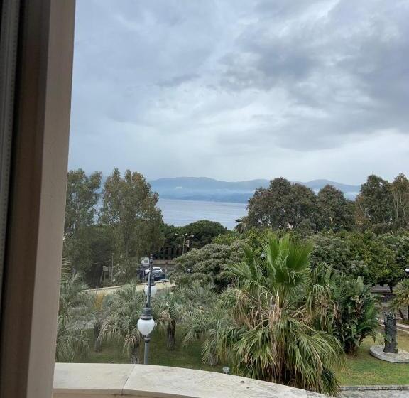 سوییت با چشم‌انداز دریا, Lungomare