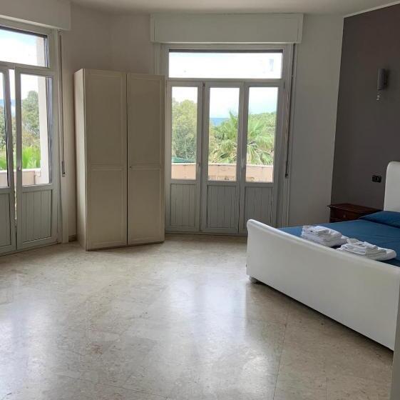 سوییت با چشم‌انداز دریا, Lungomare