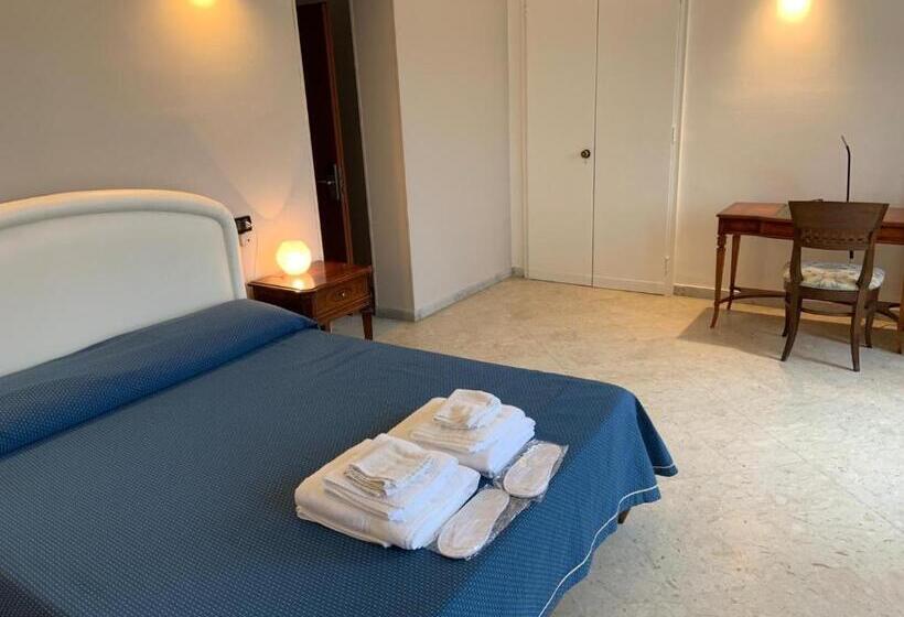 سوییت با چشم‌انداز دریا, Lungomare