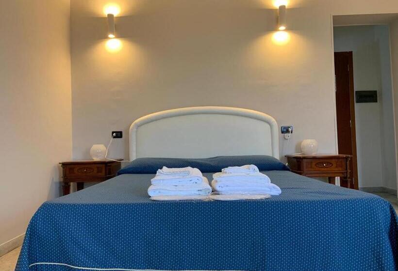 سوییت با چشم‌انداز دریا, Lungomare