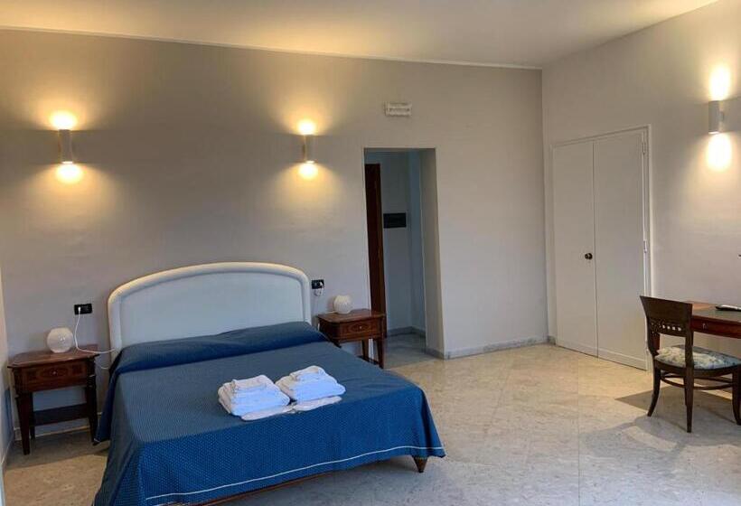 سوییت با چشم‌انداز دریا, Lungomare