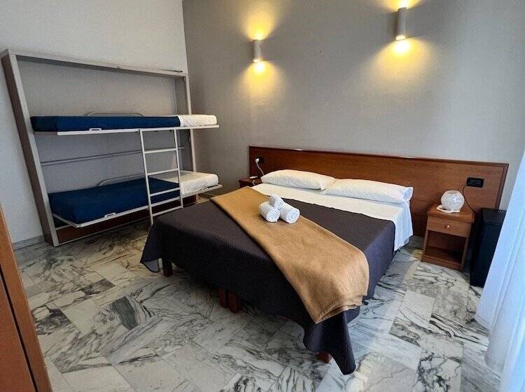 اتاق استاندارد سه نفره, Lungomare