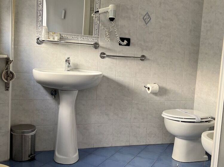 Quarto Triplo Estandar, Lungomare