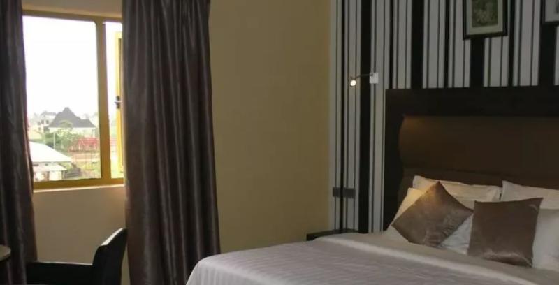 اتاق لوکس, Mardezok