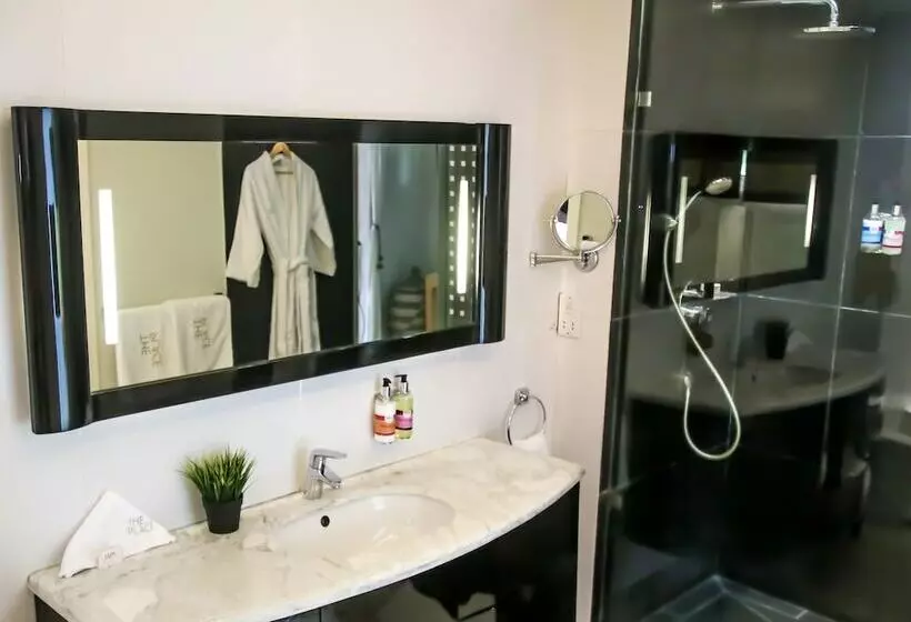 سوئیت پریمیوم, The Place Resort At Tokeh Beach