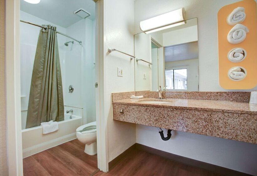 غرفه قياسيه سريرين مزدوجين, Motel 6 Elkton, Md