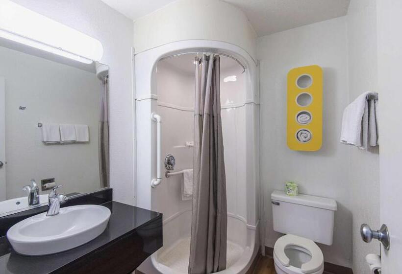 غرفة قياسية لذوى الاحتياجات الخاصة, Motel 6kansas City, Mo  Airport