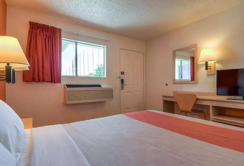 身障者適用スタンダードルーム, Motel 6 Rowland Heights, Ca Los Angeles Pomona