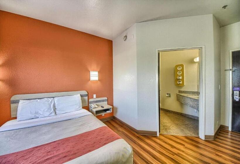 غرفة قياسية لذوى الاحتياجات الخاصة, Motel 6mission, Tx