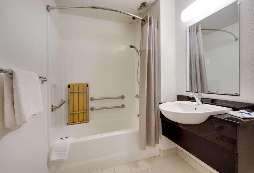 חדר סטנדרט מותאם לאדם עם מוגבלויות, Avera Suites