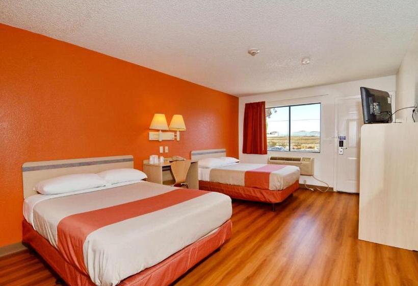 デラックスの４人部屋, Motel 6 North Palm Springs, Ca   North