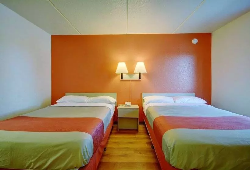 ２ダブルベッドのスタンダードルーム, Motel 6chicopee, Ma  Springfield