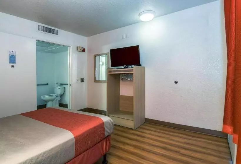 身障者適用スタンダードルーム, Motel 6 Corona, Ca
