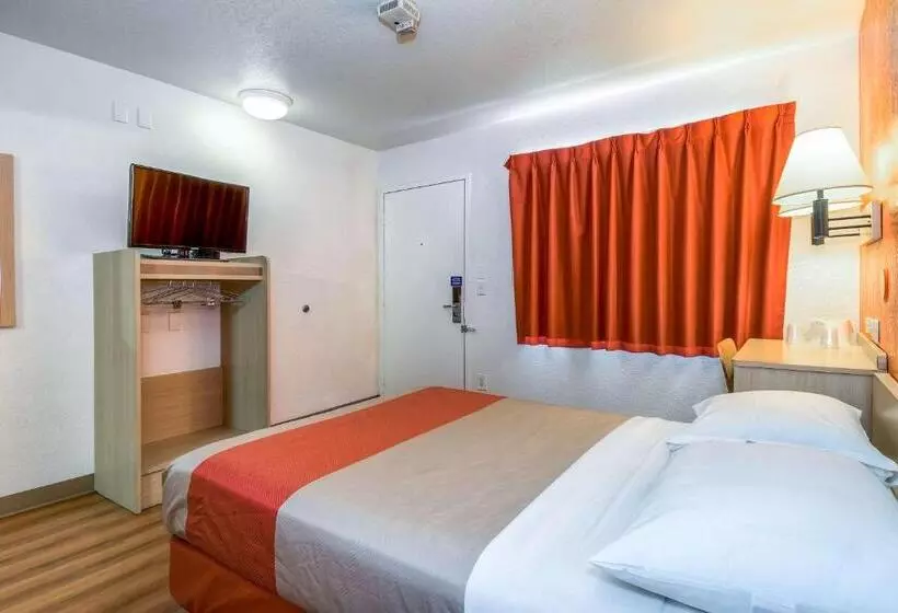 スタンダードルーム, Motel 6 Corona, Ca