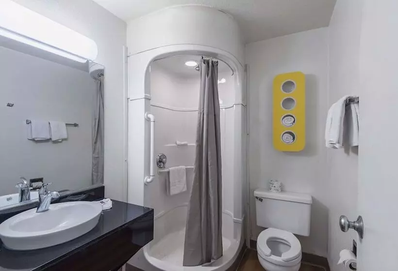 ２ダブルベッドのスタンダードルーム, Motel 6kansas City, Mo  Airport