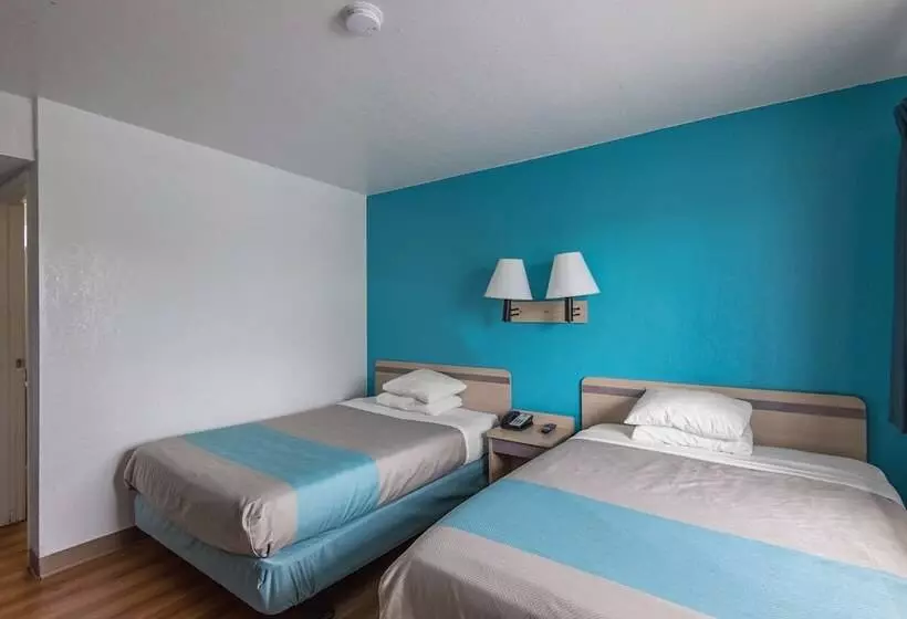 ２ダブルベッドのスタンダードルーム, Motel 6kansas City, Mo  Airport