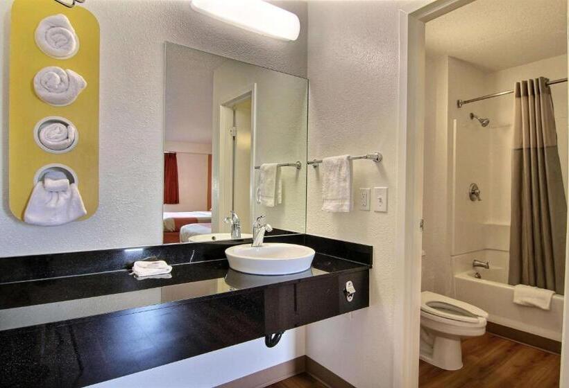 غرفة ديلوكس رباعية, Motel 6middleburg Heights, Oh  Cleveland