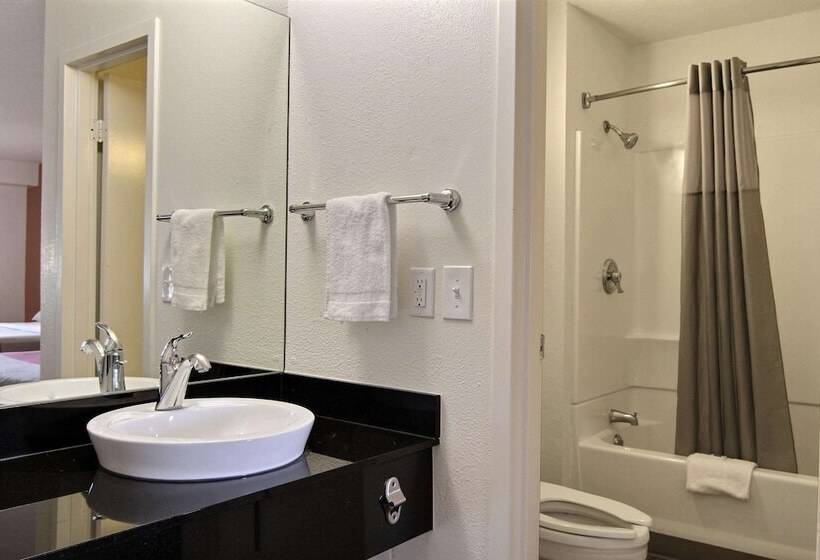 غرفة ديلوكس, Motel 6middleburg Heights, Oh  Cleveland