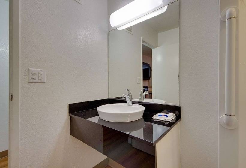 חדר סטנדרט שתי מיטות זוגיות, Avera Suites