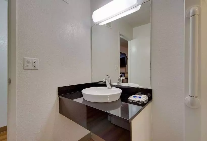 اتاق استاندارد با 2 تخت دوبل, Avera Suites