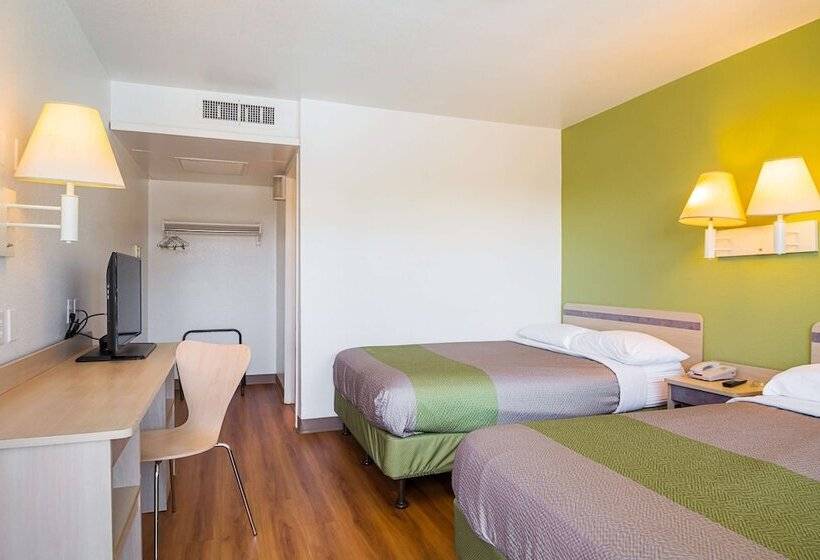 ２ダブルベッドのスタンダードルーム, Motel 6pueblo, Co  I25