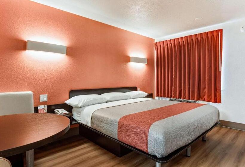 غرفة قياسية سرير كينج لذوى الإحتياجات الخاصة, Motel 6youngstown, Oh