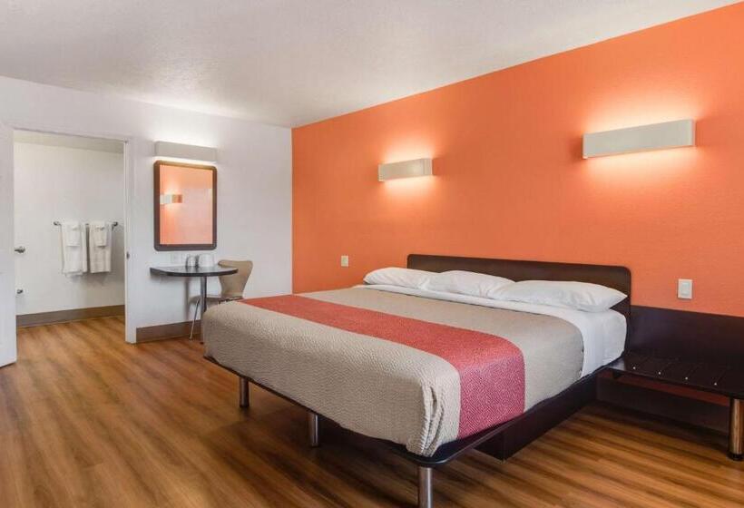 غرفة قياسية سرير كينج, Motel 6youngstown, Oh