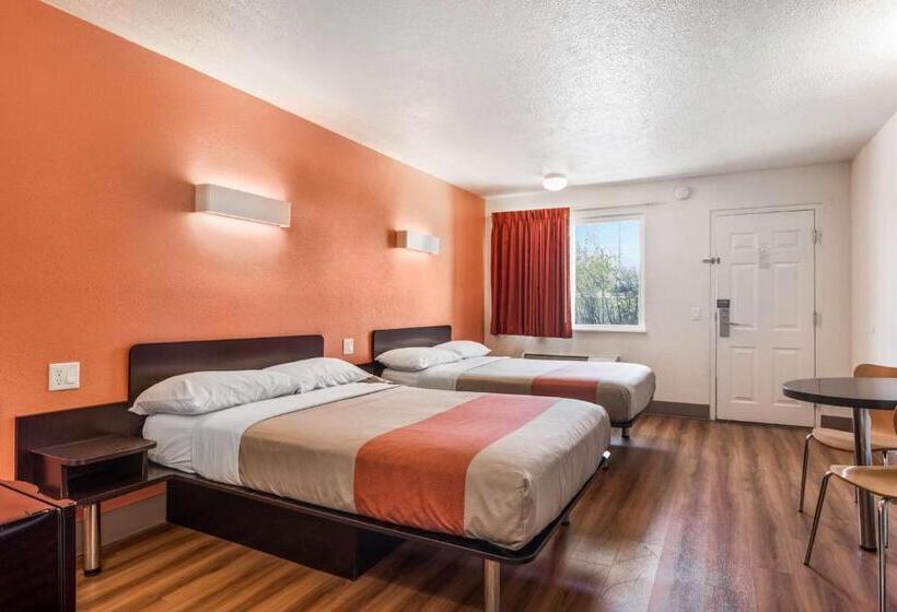 غرفة قياسية رباعية, Motel 6youngstown, Oh