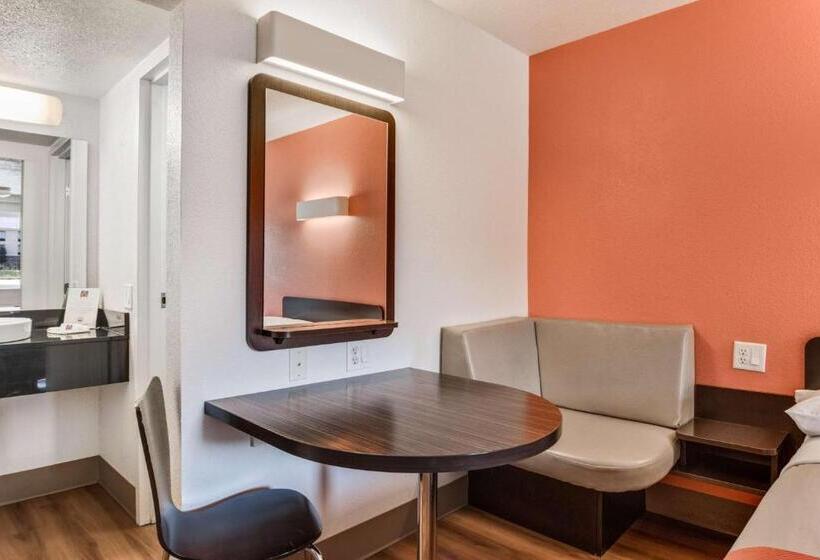 غرفة قياسية رباعية, Motel 6youngstown, Oh