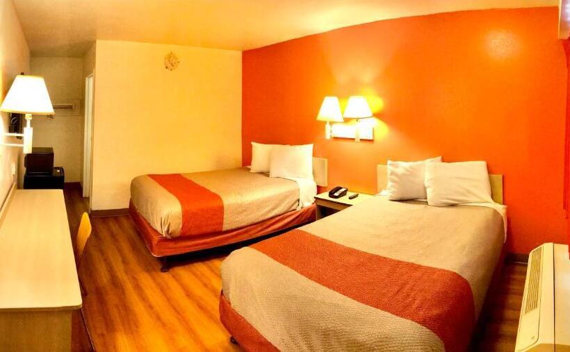 ２ダブルベッドのスタンダードルーム, Travelodge By Wyndham Madison Heights Mi