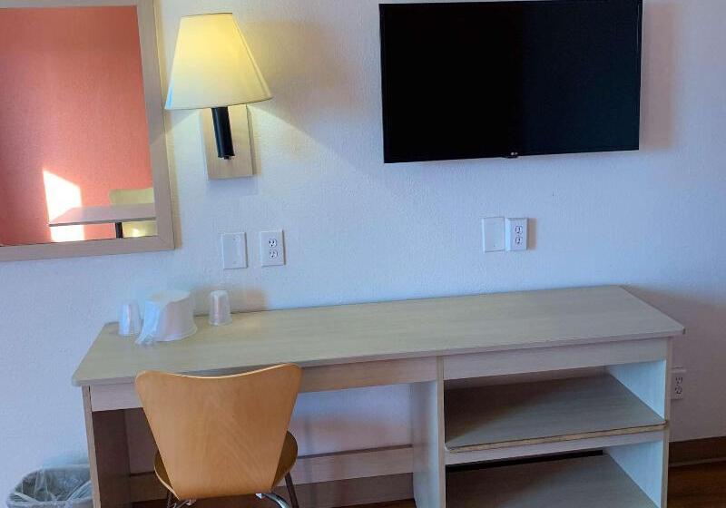 スタンダードルーム, Travelodge By Wyndham Madison Heights Mi