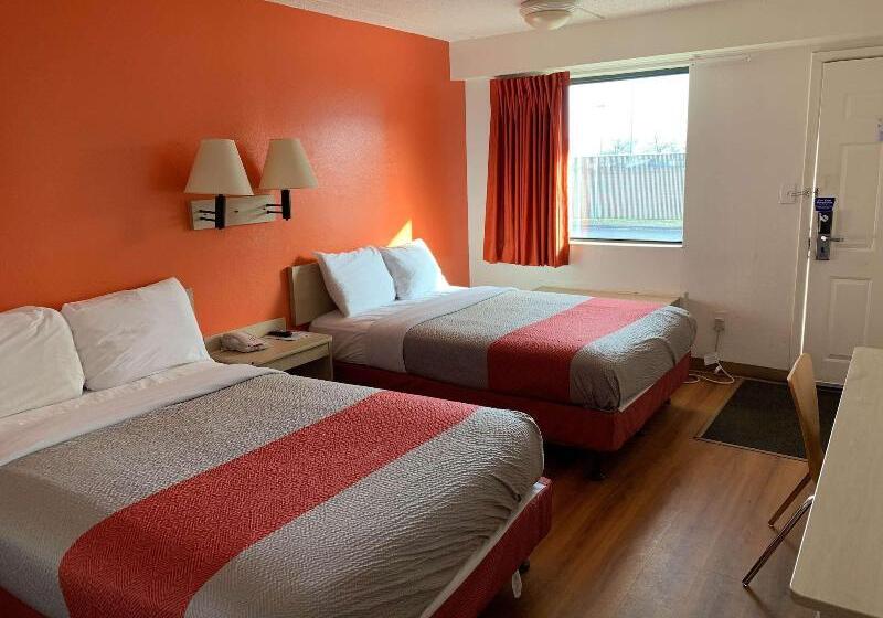 身障者適用スタンダードルーム, Travelodge By Wyndham Madison Heights Mi