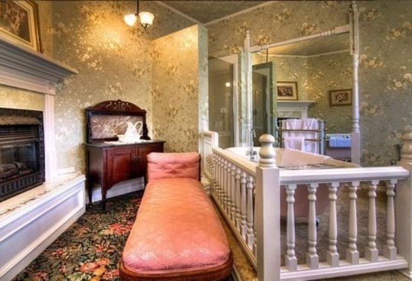 חדר אקונומי, Gingerbread Mansion