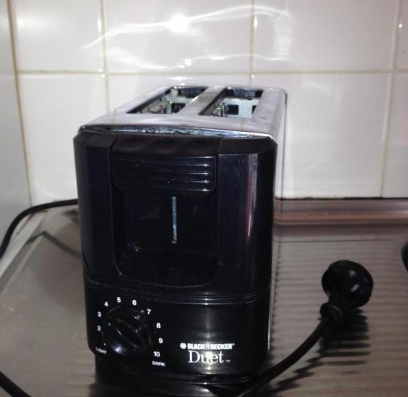 חדר משפחתי, Black Forest Motel