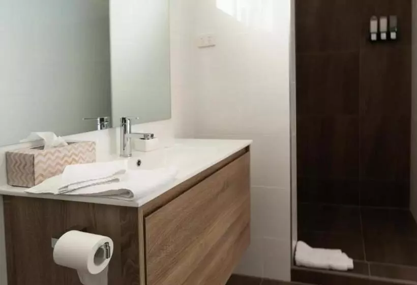 キングサイズベッドのデラックスルーム, Black Forest Motel