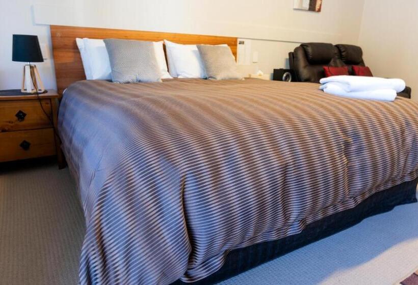 חדר דחוקס עם מיטת קינג, Black Forest Motel