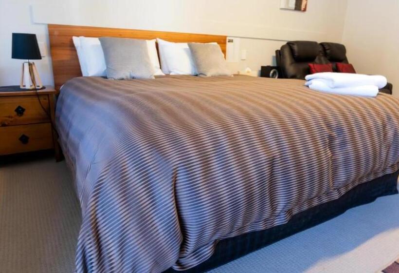 חדר דחוקס עם מיטת קינג, Black Forest Motel