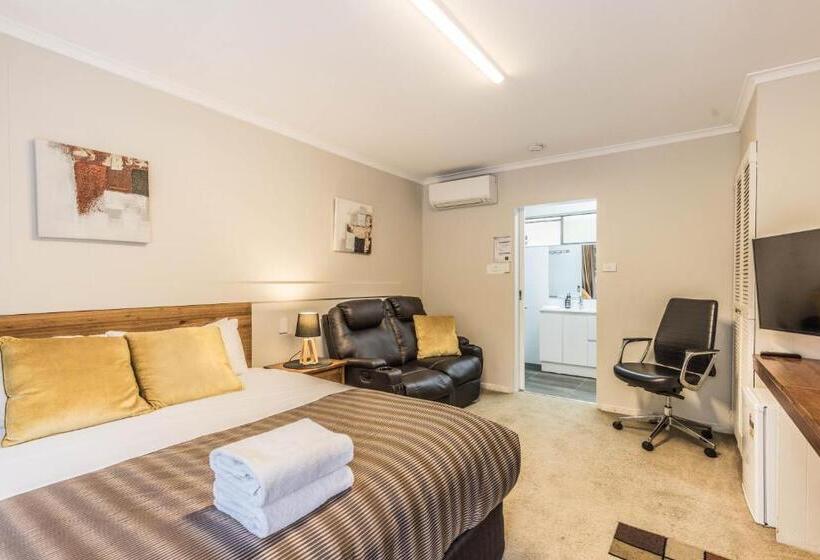 חדר דחוקס עם מיטת קינג, Black Forest Motel