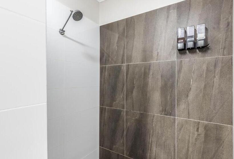 חדר דחוקס עם מיטת קינג, Black Forest Motel