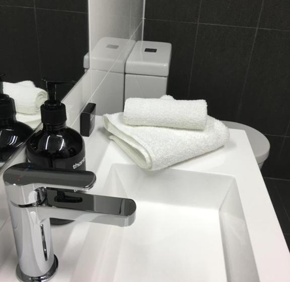 חדר דלוקס, Black Forest Motel