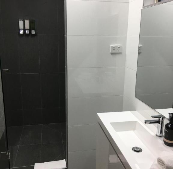 חדר דלוקס, Black Forest Motel