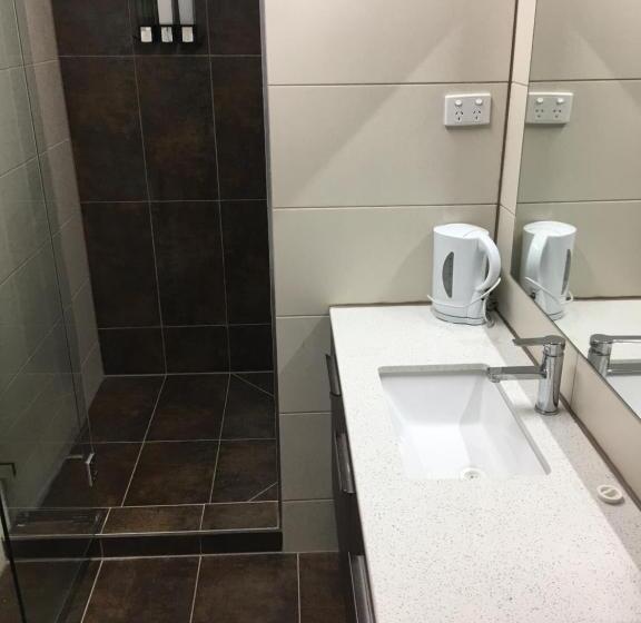 סוויטה אקזקיוטיב, Black Forest Motel