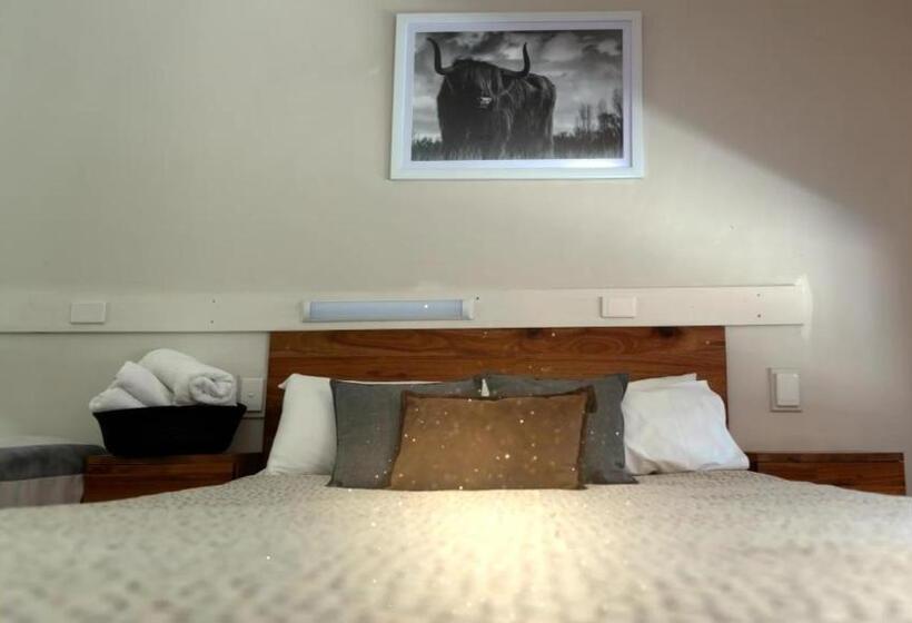 סוויטה אקזקיוטיב, Black Forest Motel